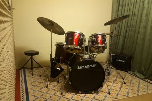 Batería en aula de música