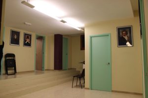 Vista interior con puestas a diferentes aulas de música