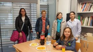 Grupo de alumnos, profesores y directivos