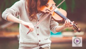 Chica tocando el violín Inscripciones Abiertas a los cursos