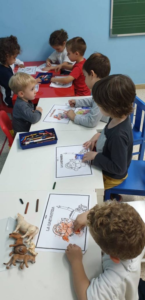 Clase de Música Infantil Niños dibujando